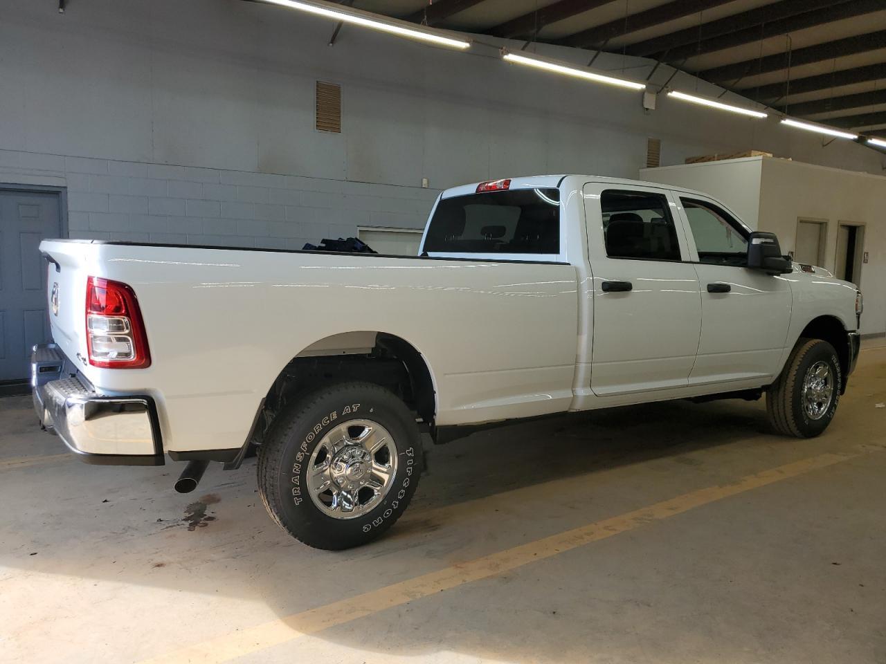 2023 Ram 2500 Tradesman - Фото 3