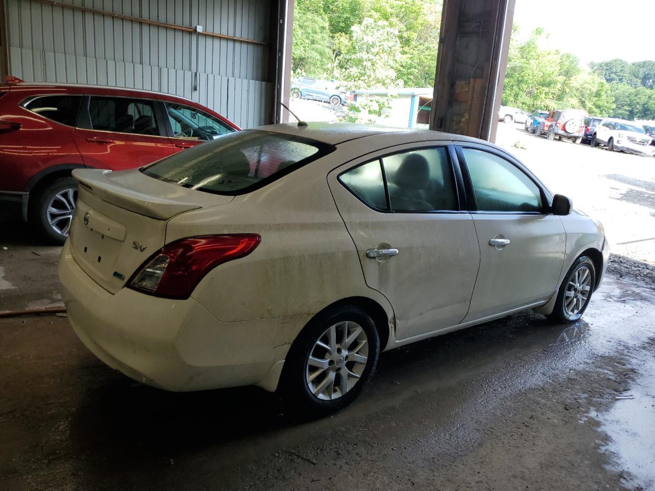 2014 Nissan Versa S - Image 3