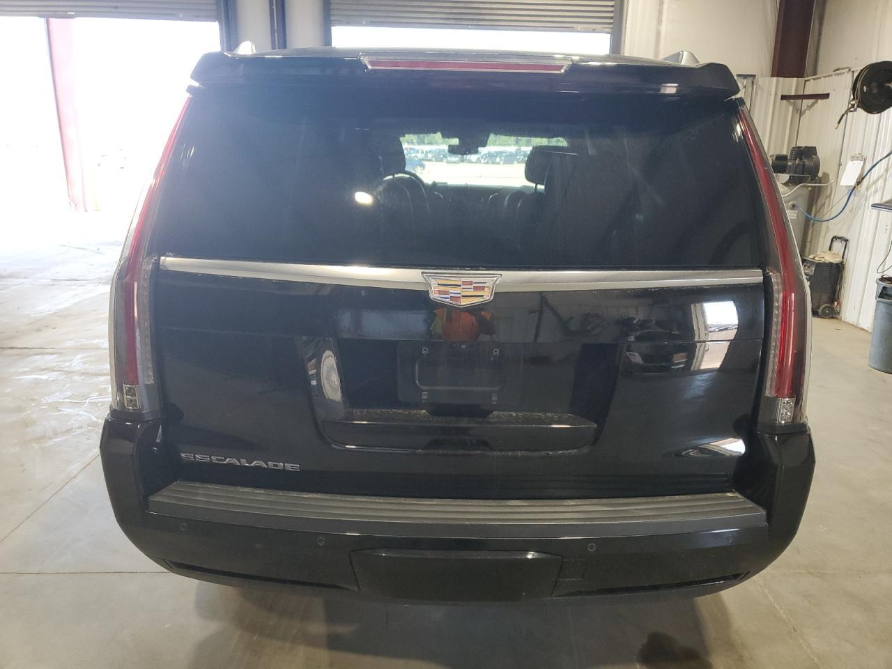 2017 Cadillac Escalade Luxury - Image 6