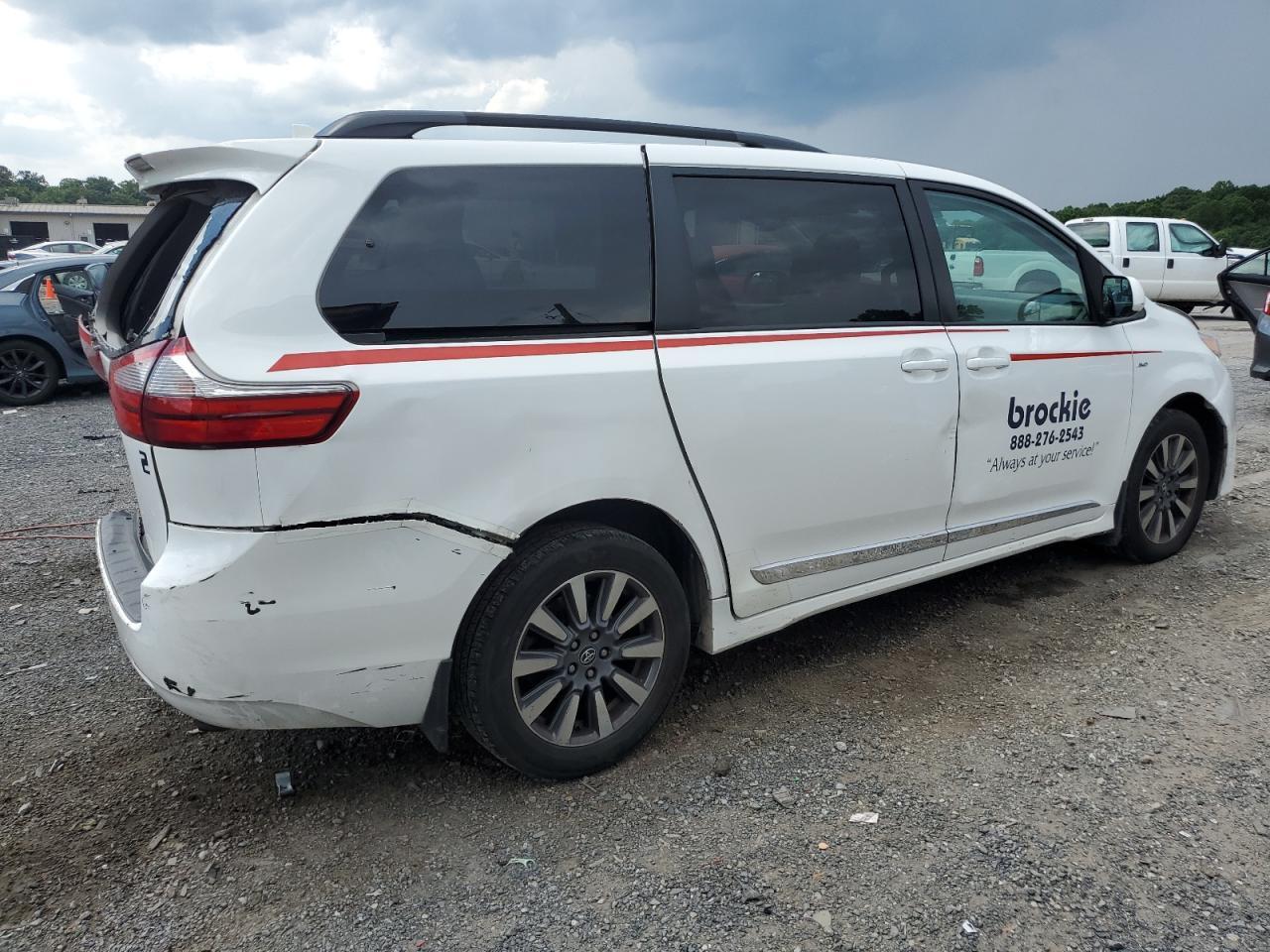 2020 Toyota Sienna Le - Фото 3