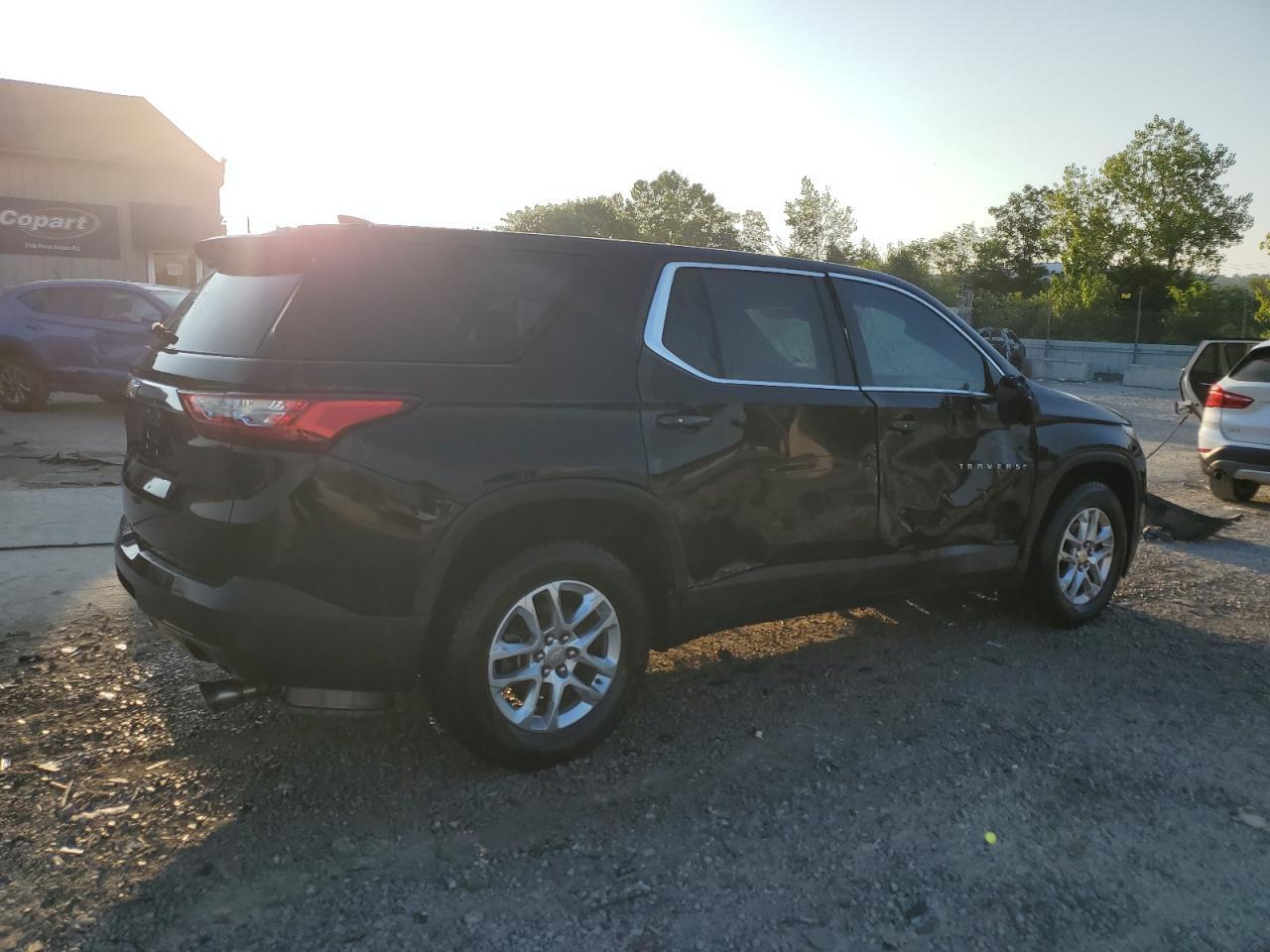 2019 Chevrolet Traverse Ls - Фото 3