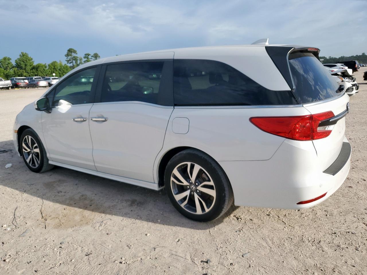 2022 Honda Odyssey Touring - Фото 2