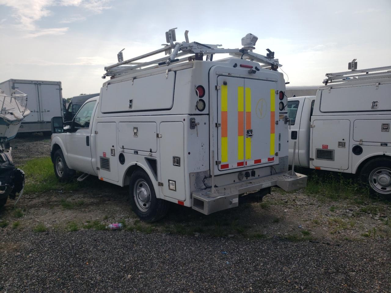 2013 Ford F350 Super Duty - Фото 2