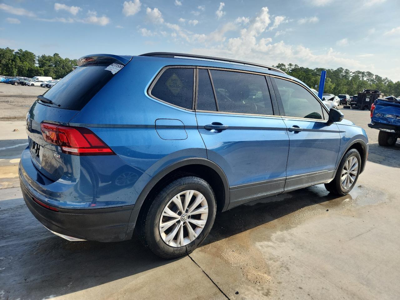 2018 Volkswagen Tiguan S - Image 3