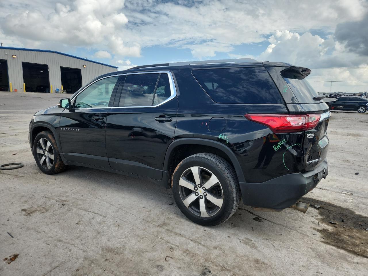 2018 Chevrolet Traverse Lt - Фото 2