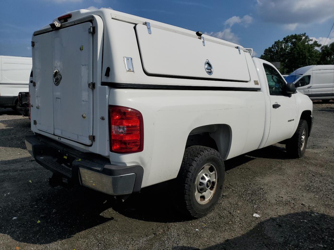 2014 Chevrolet Silverado K2500 Heavy Duty - Image 3