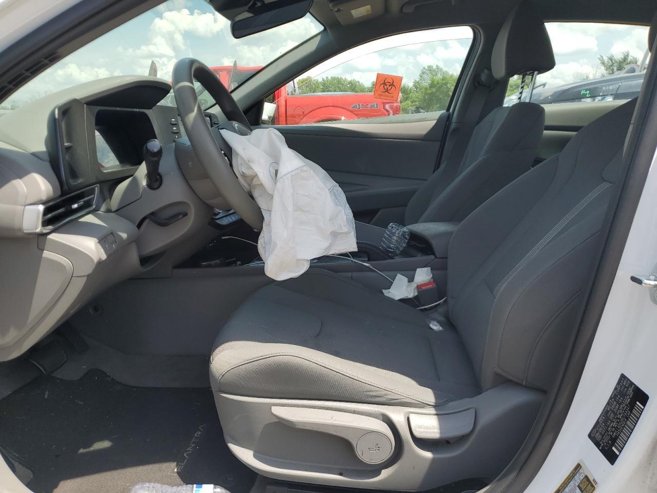 2024 Hyundai Elantra Se - Image 7