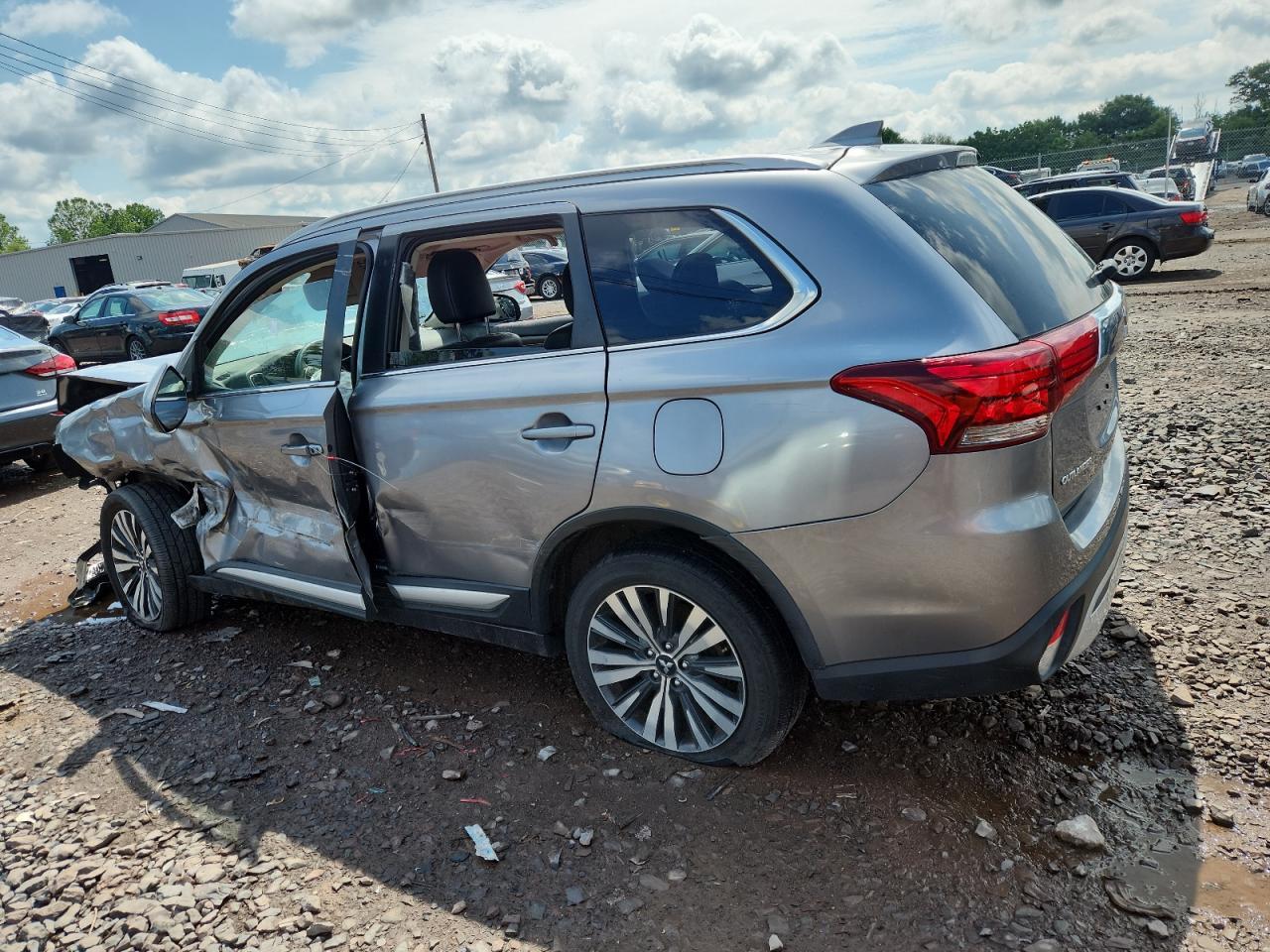 2020 Mitsubishi Outlander Se - Фото 2