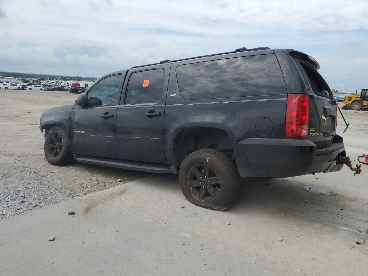 2011 GMC Yukon Xl K1500 Slt - Image 2