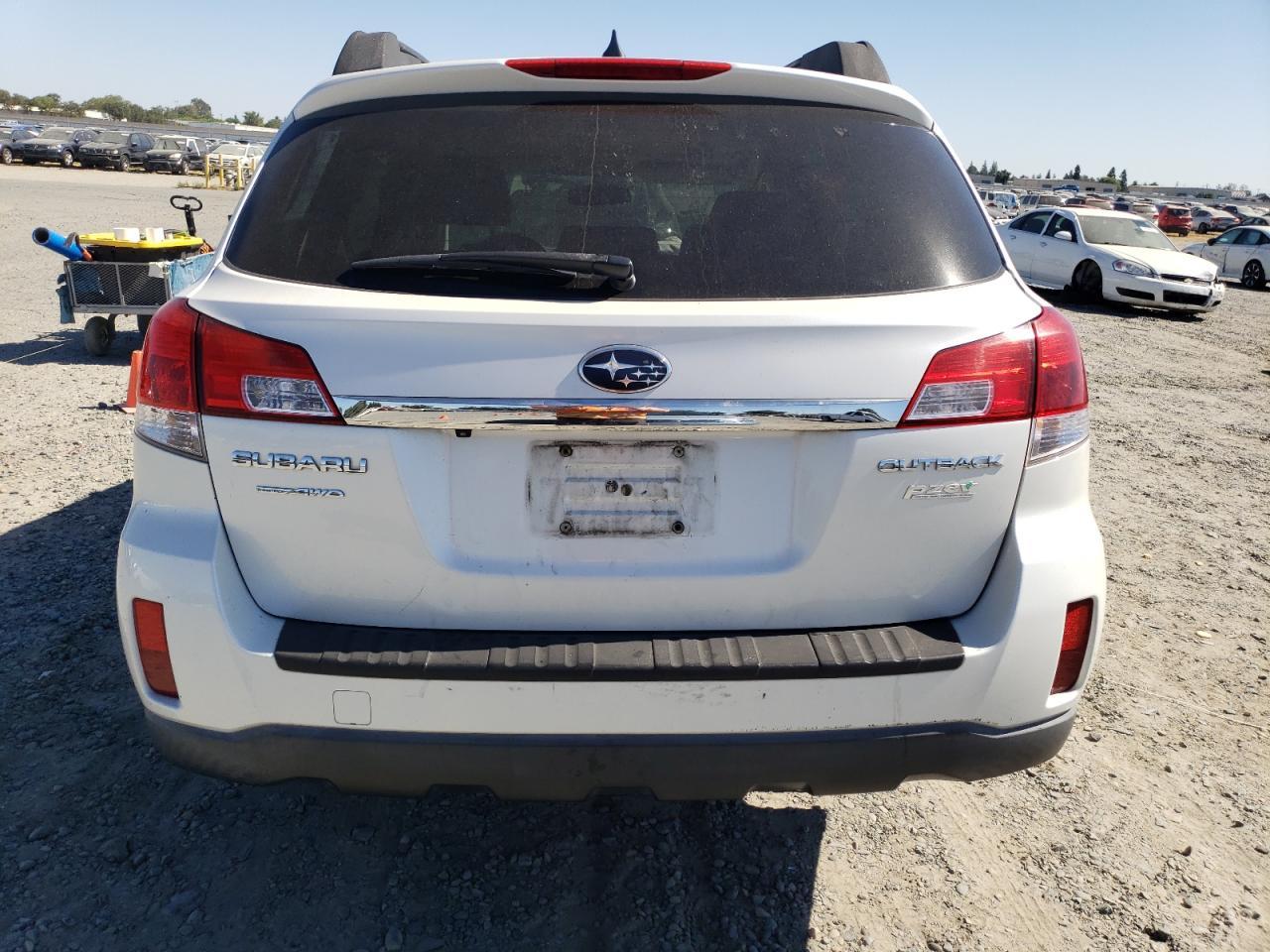 2011 Subaru Outback 2.5I Limited - Image 6