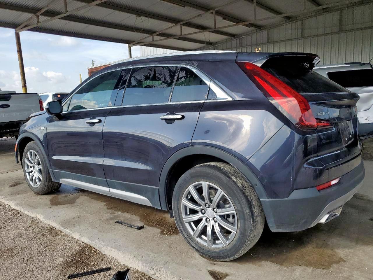 2022 Cadillac Xt4 Premium Luxury - Image 2