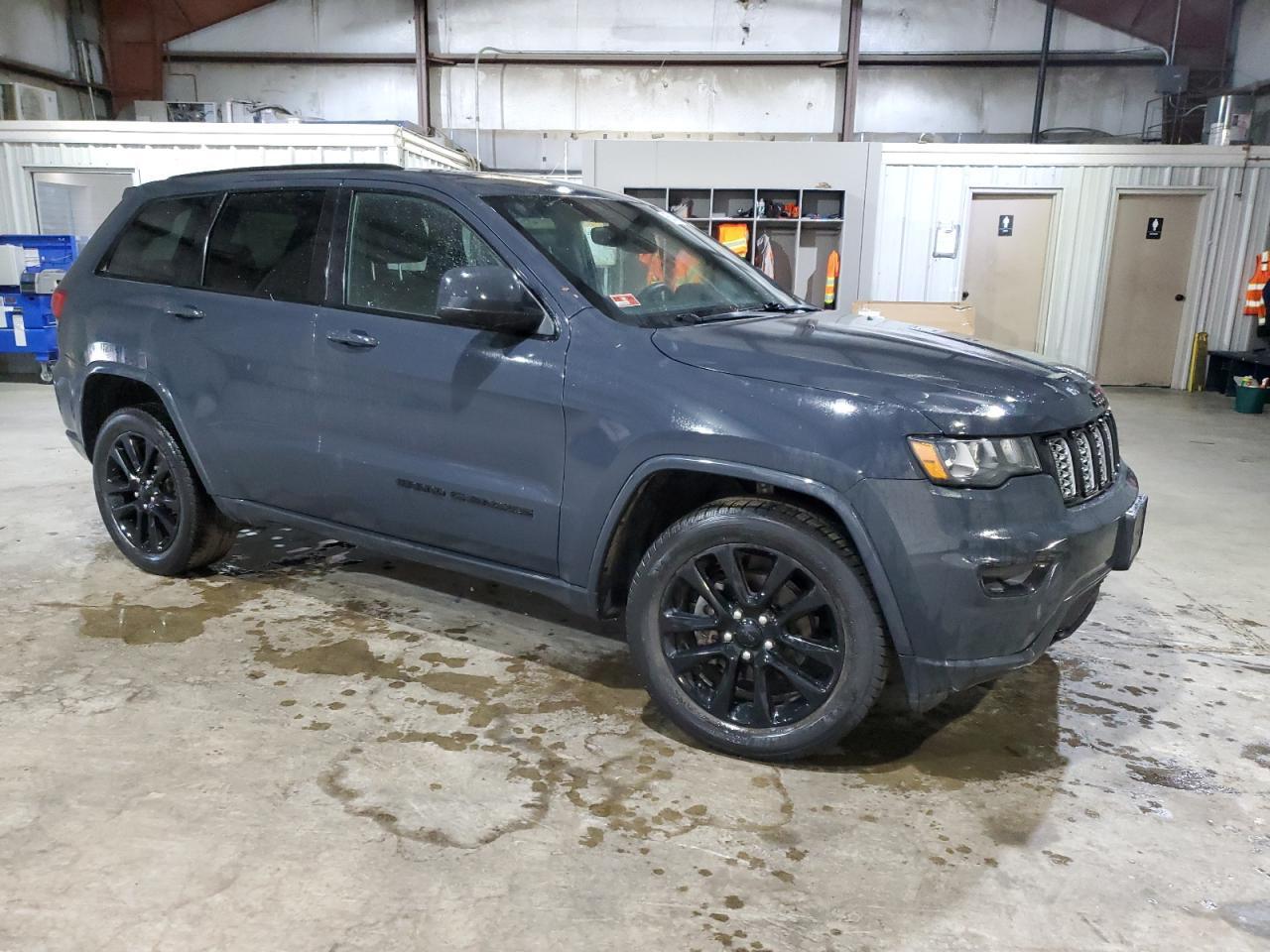 2018 Jeep Grand Cherokee Laredo - Image 4