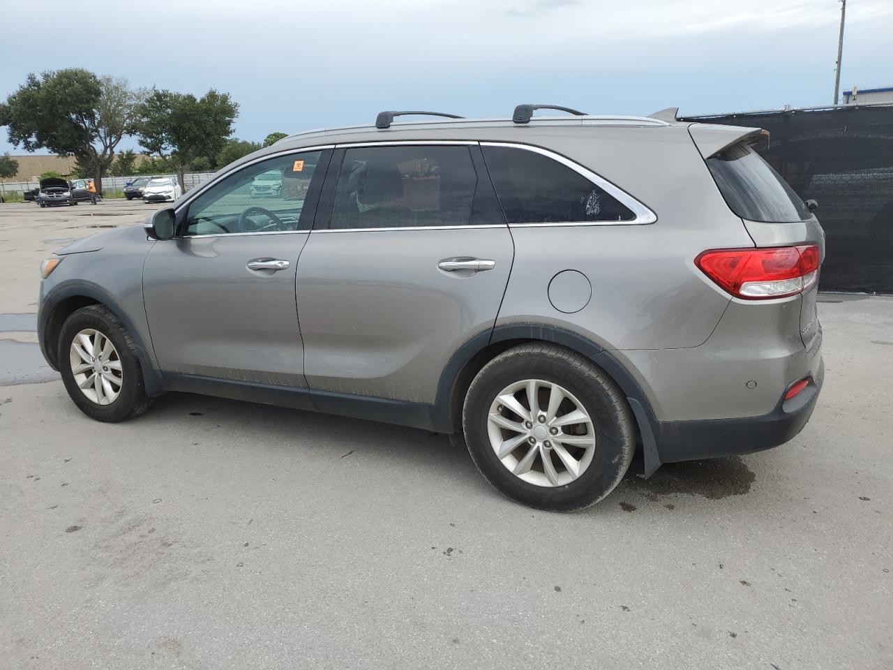 2017 Kia Sorento Lx - Image 2