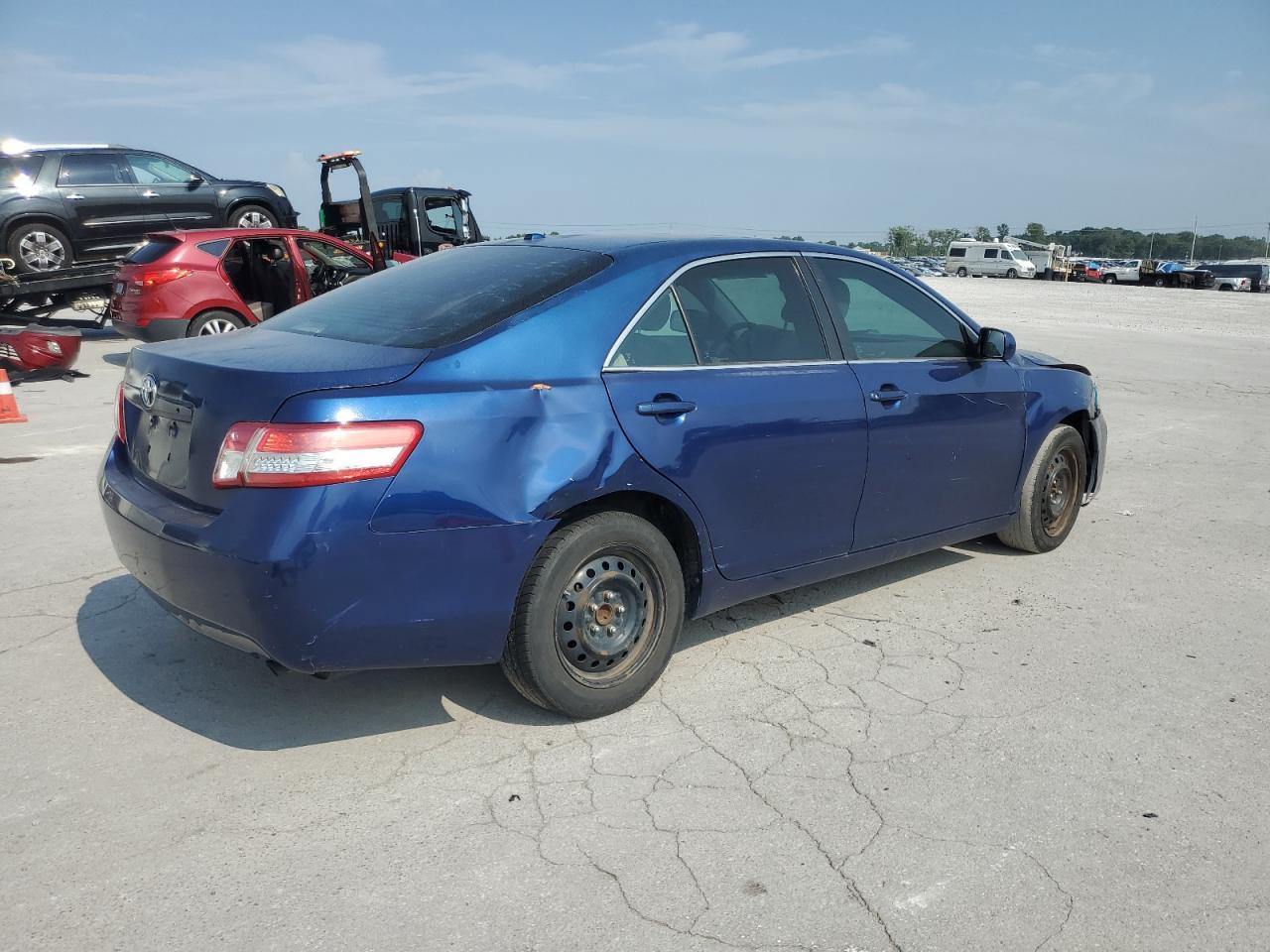 2010 Toyota Camry Base - Фото 3