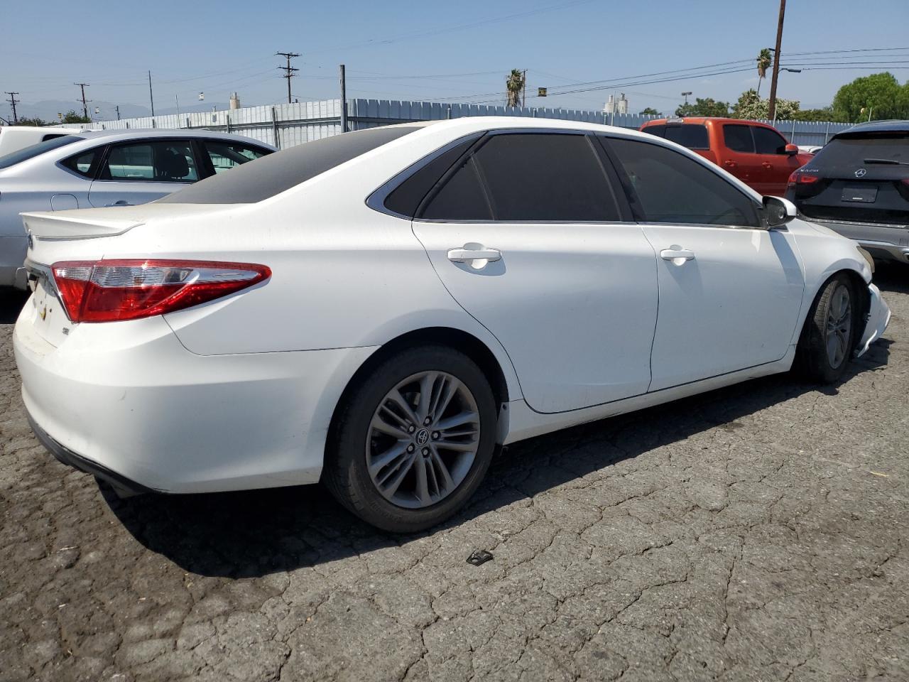 2016 Toyota Camry Le - Фото 3