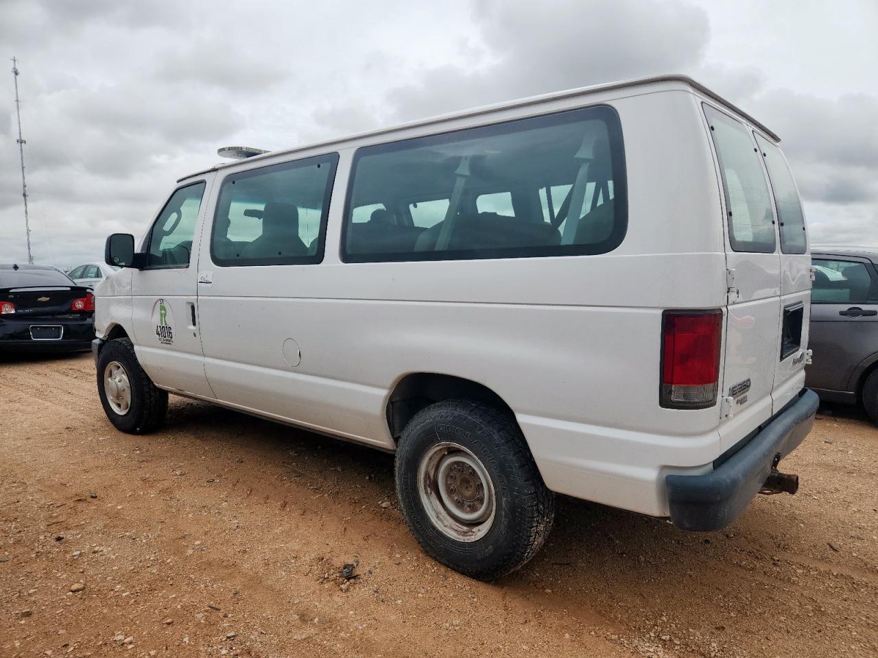 2009 Ford Econoline E350 Super Duty Wagon - Image 2