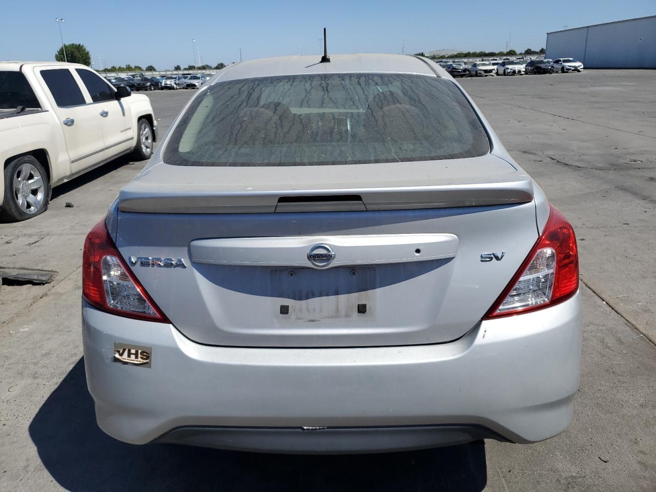 2018 Nissan Versa S - Фото 6