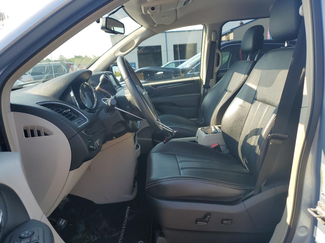 2013 Chrysler Town & Country Touring - Фото 7