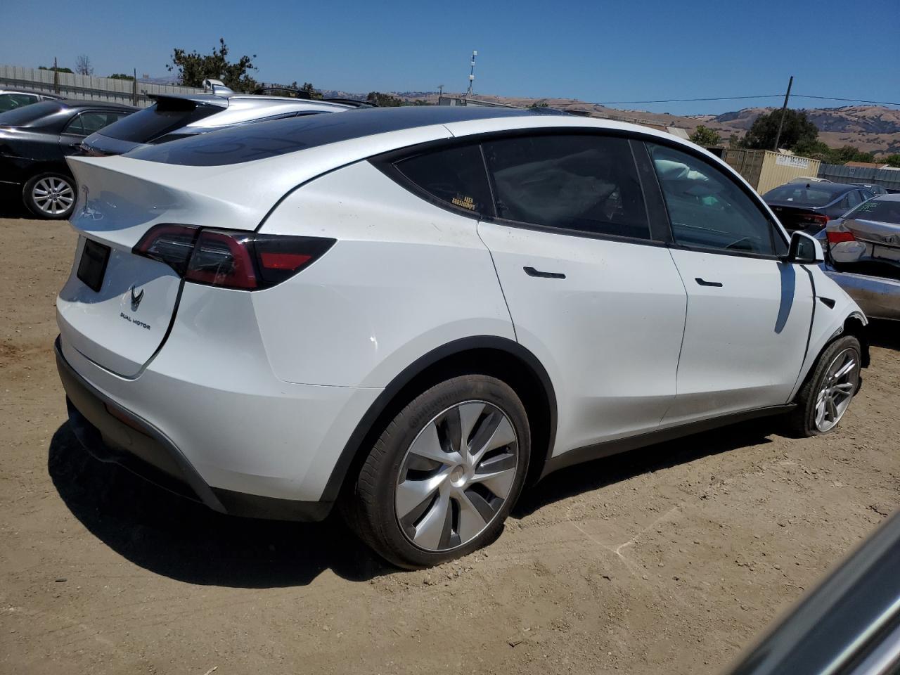 2023 Tesla Model Y - Фото 3