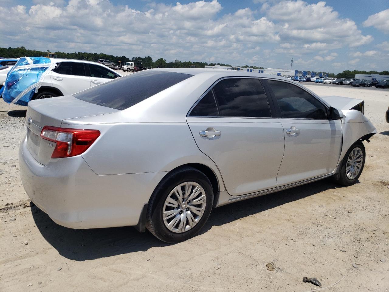 2012 Toyota Camry Base - Фото 3
