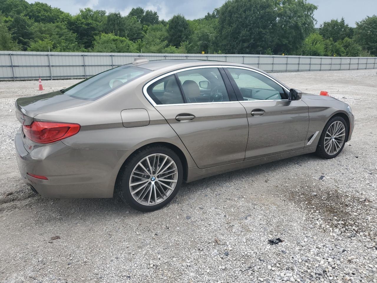 2019 BMW 530 Xi - Image 3