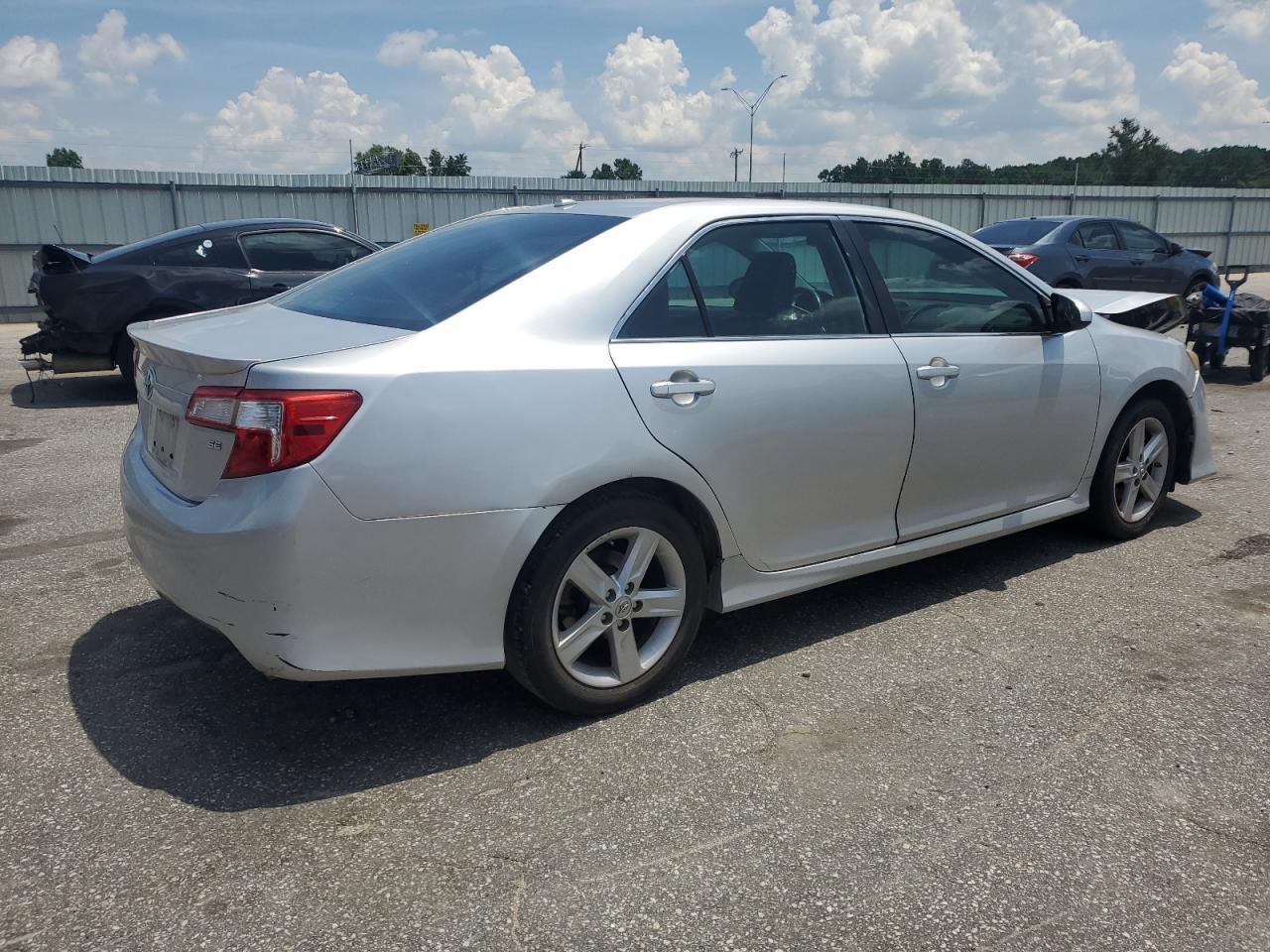 2014 Toyota Camry Se - Фото 3