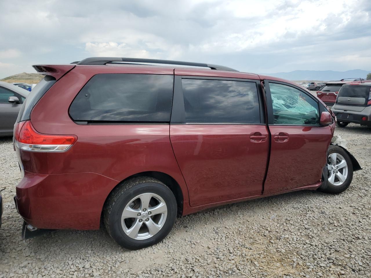 2013 Toyota Sienna Le - Фото 3