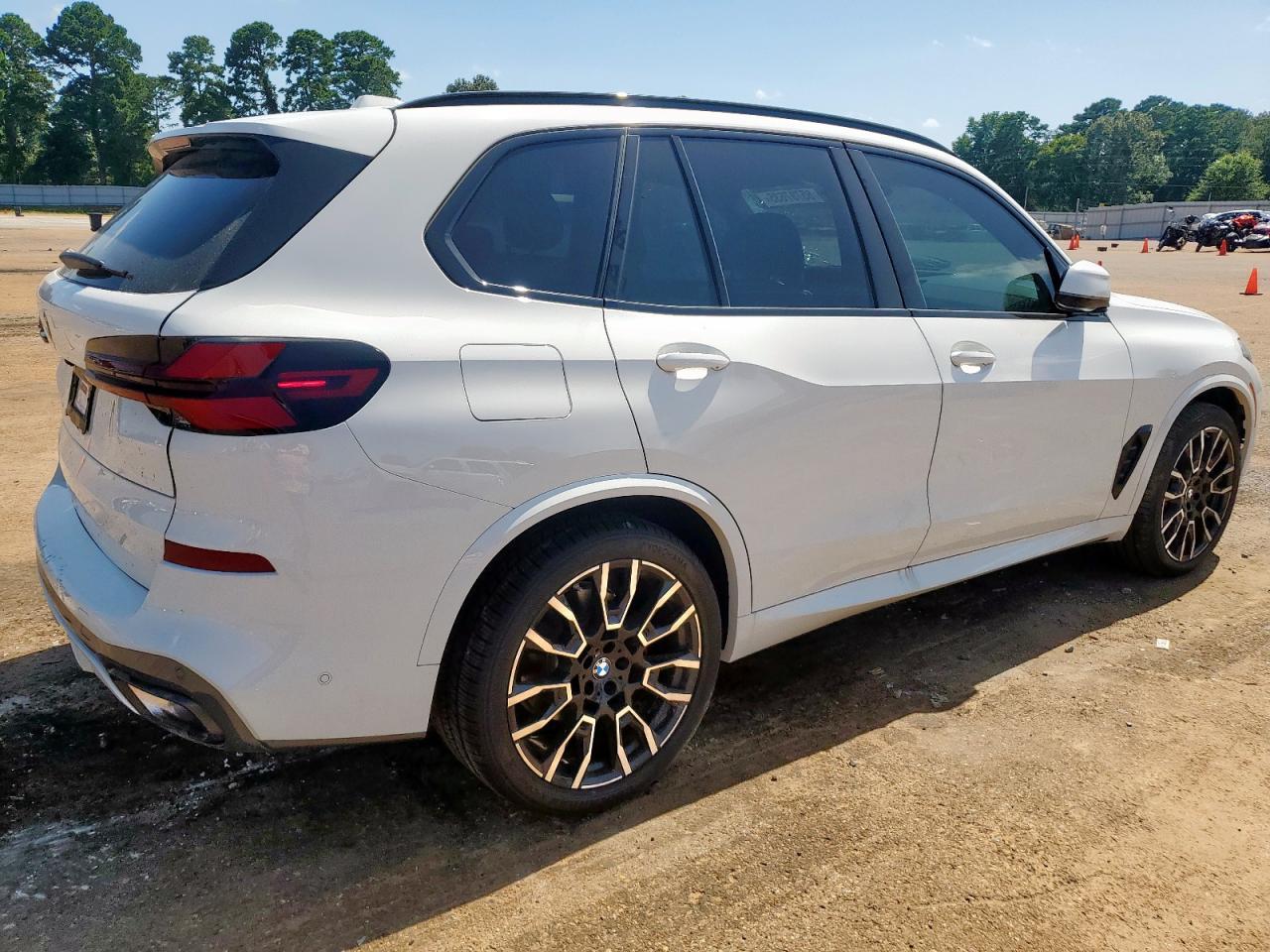 2025 BMW X5 xDrive40I - Image 3
