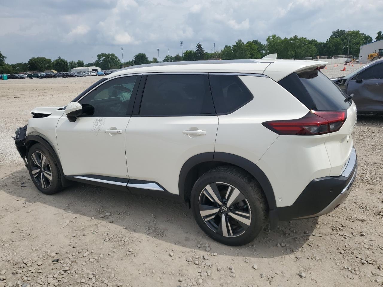 2021 Nissan Rogue Platinum - Фото 2