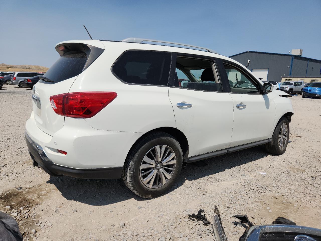 2018 Nissan Pathfinder S - Фото 3
