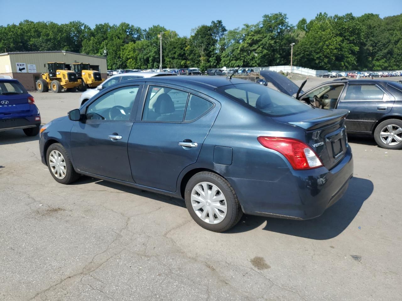 2015 Nissan Versa S - Фото 2