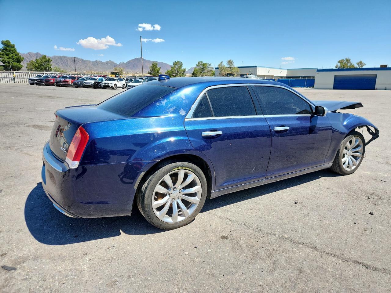 2015 Chrysler 300C Platinum - Image 3