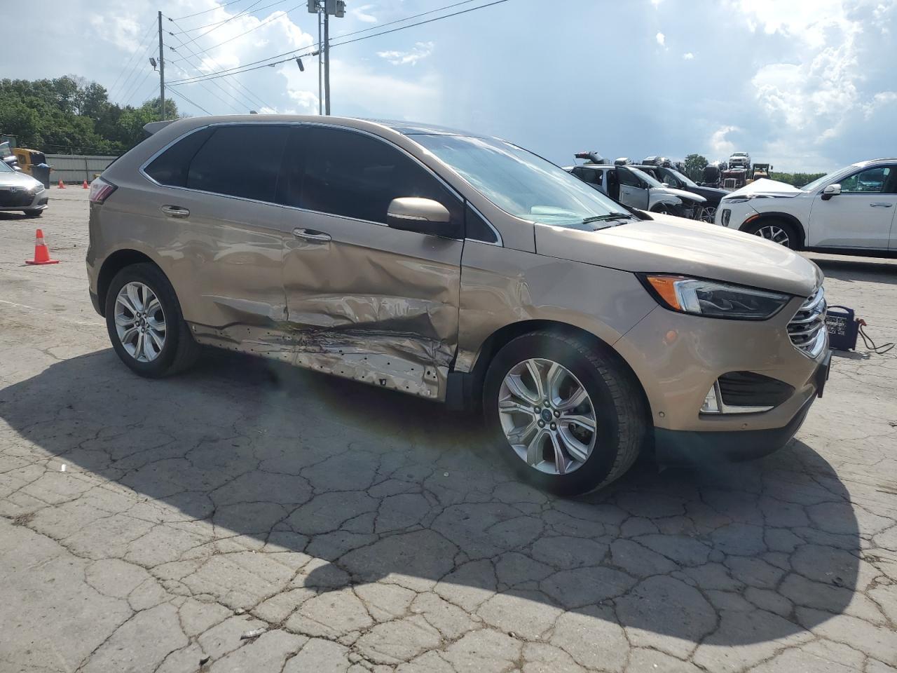 2020 Ford Edge Titanium - Image 4