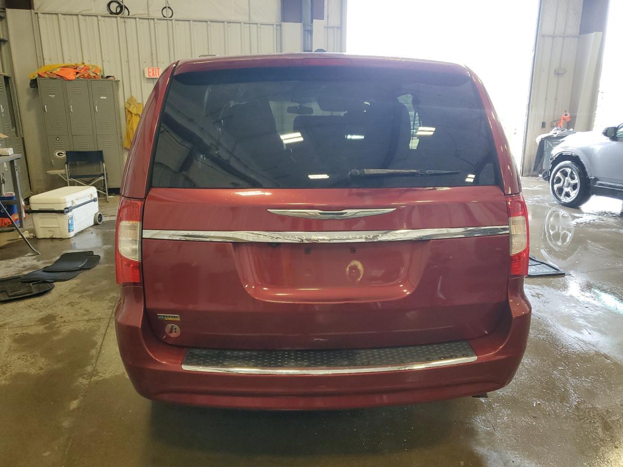 2016 Chrysler Town & Country Touring - Фото 6