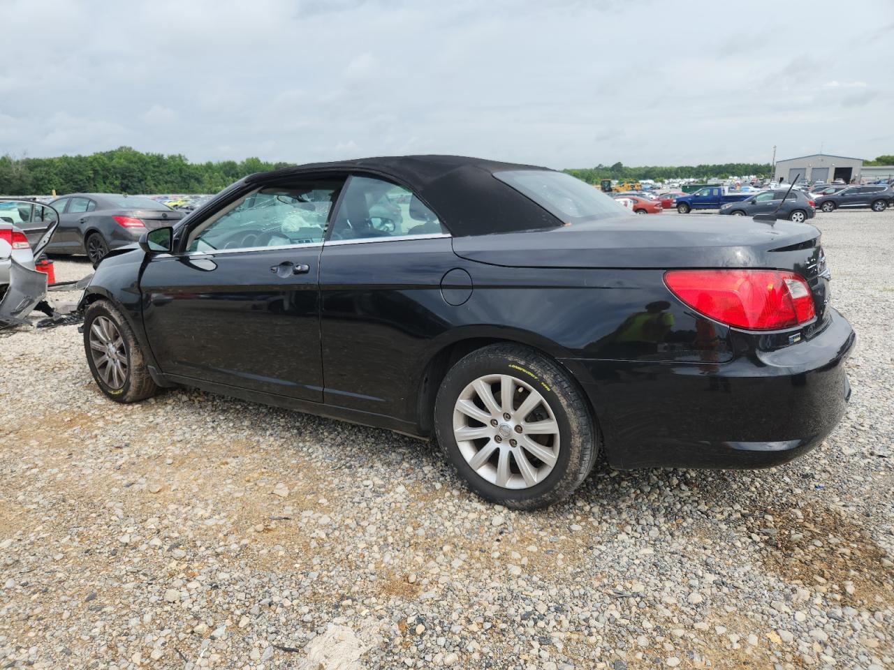 2010 Chrysler Sebring Touring - Image 2