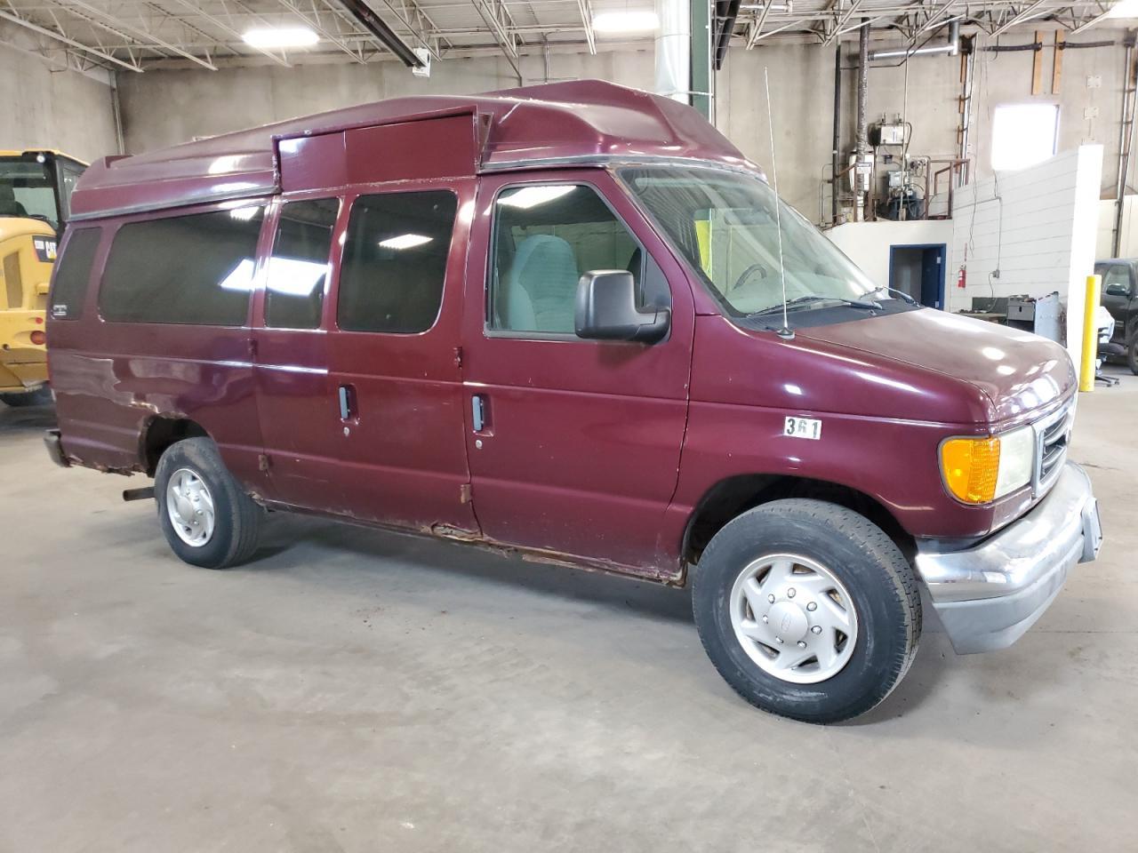 2004 Ford Econoline E350 Super Duty Wagon - Image 4