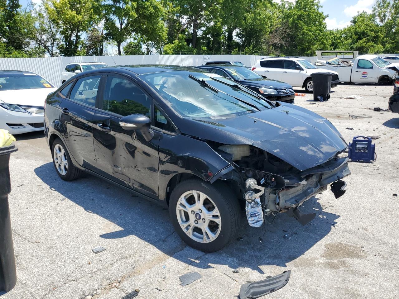 2015 Ford Fiesta Se - Фото 4