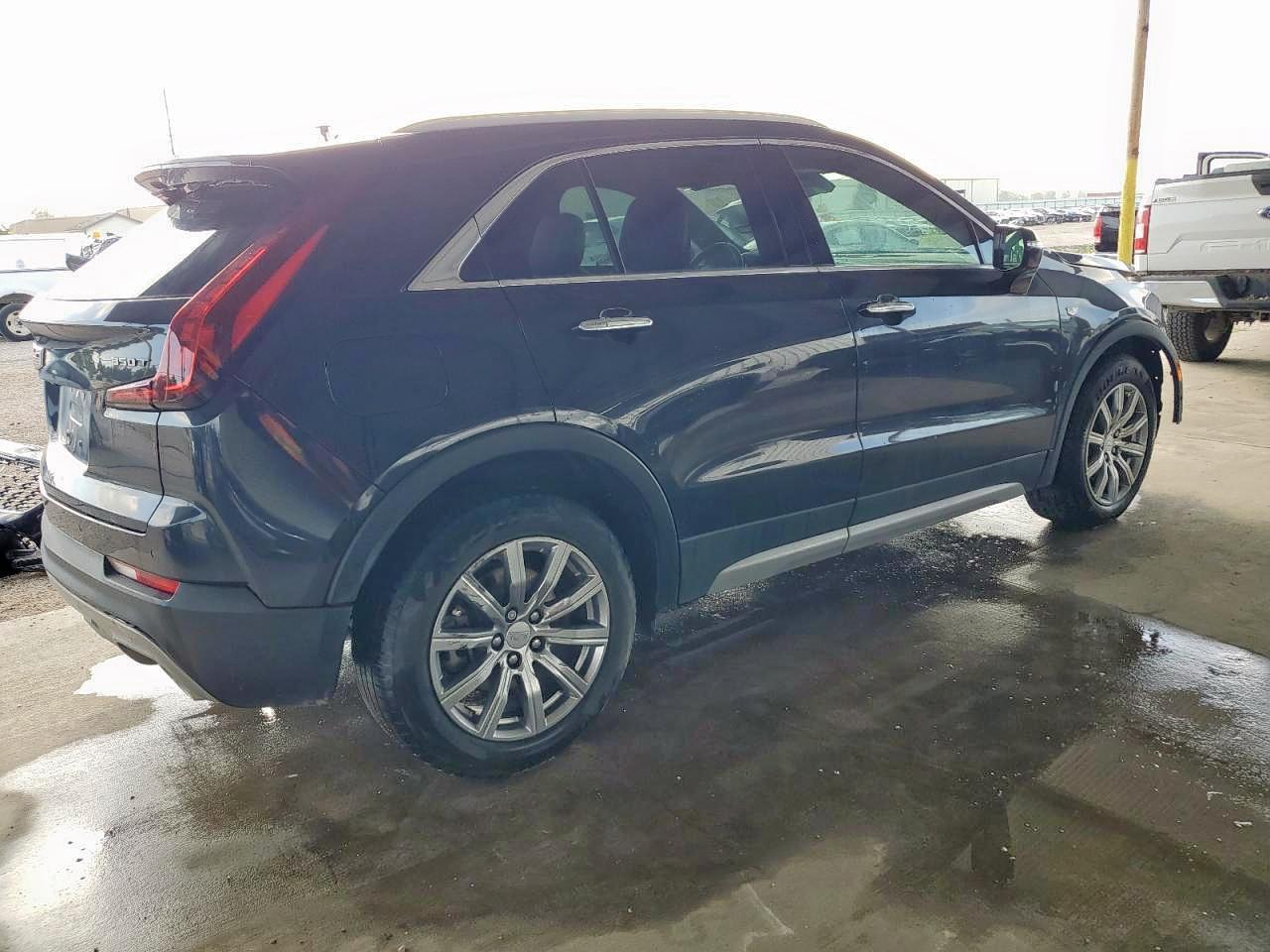 2022 Cadillac Xt4 Premium Luxury - Image 3