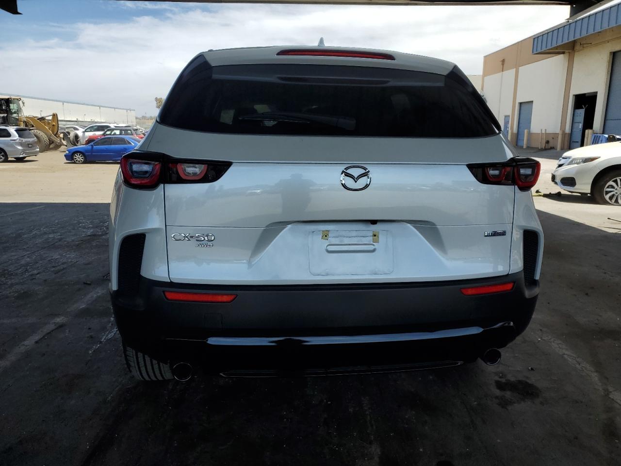 2025 Mazda Cx-50 Premium - Image 6