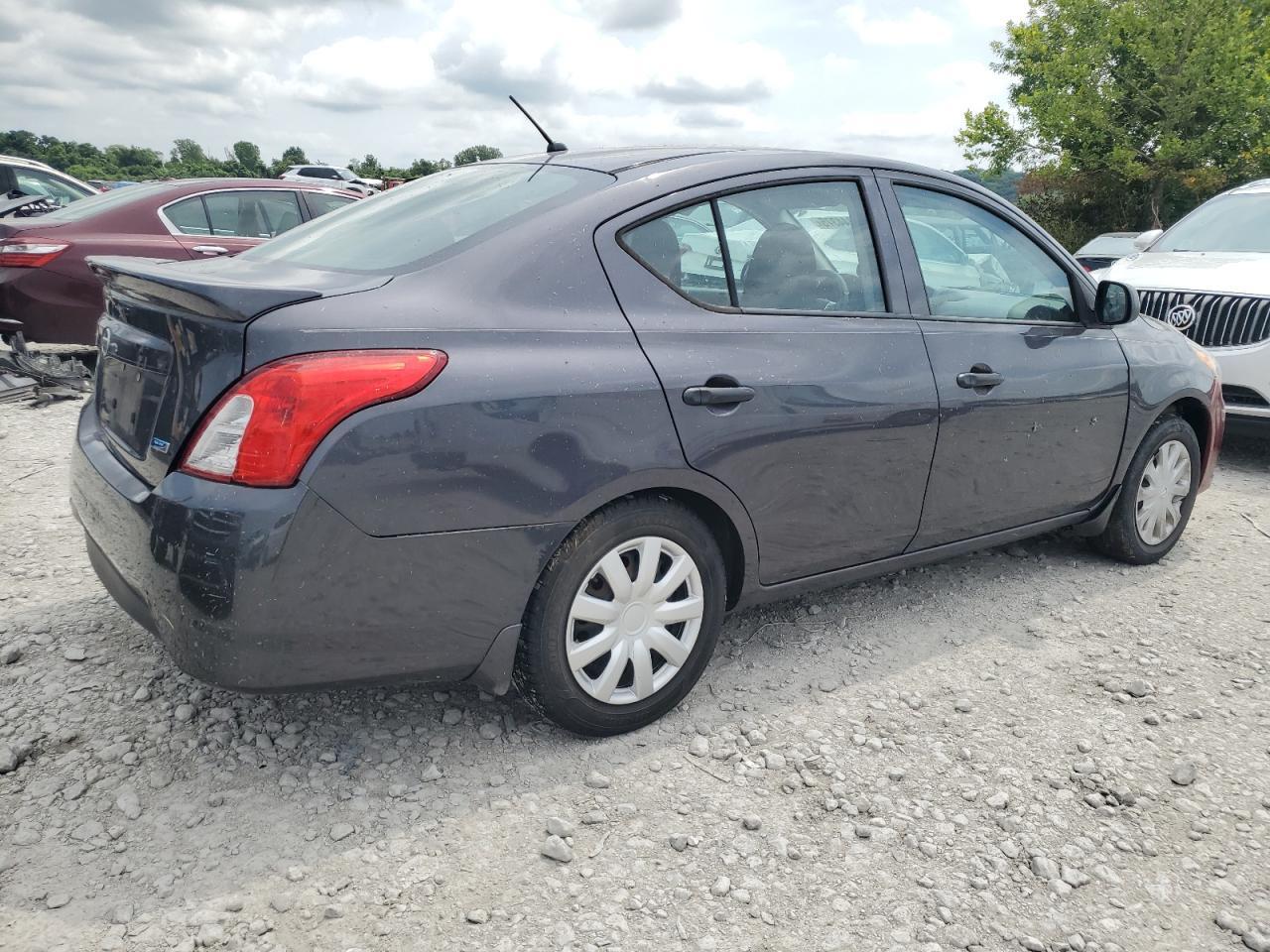 2015 Nissan Versa S - Фото 3