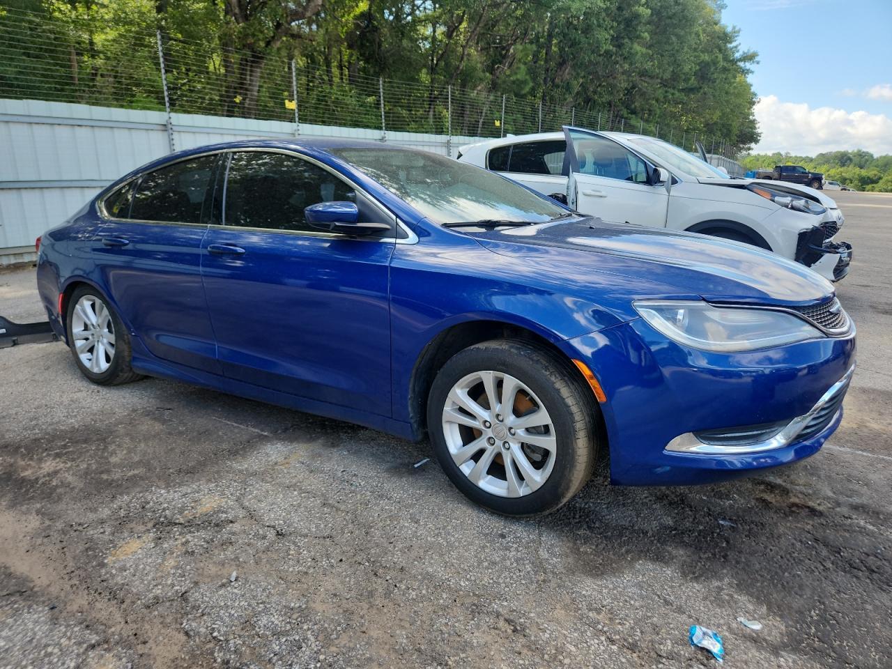 2015 Chrysler 200 Limited - Image 4
