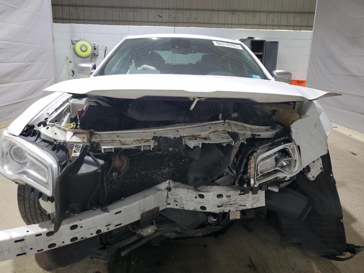 2017 Chrysler 300C Platinum - Image 5