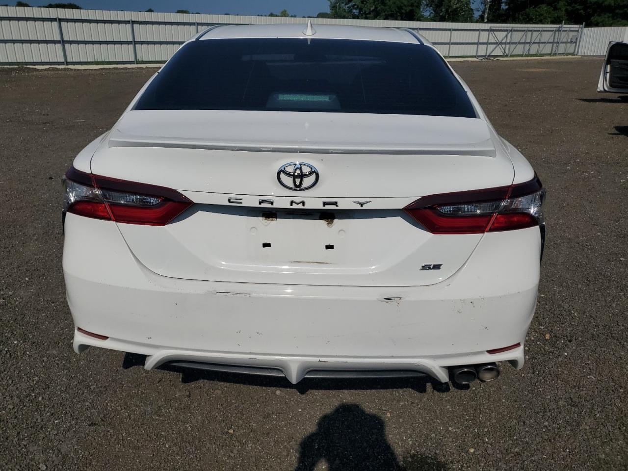 2021 Toyota Camry Se - Фото 6