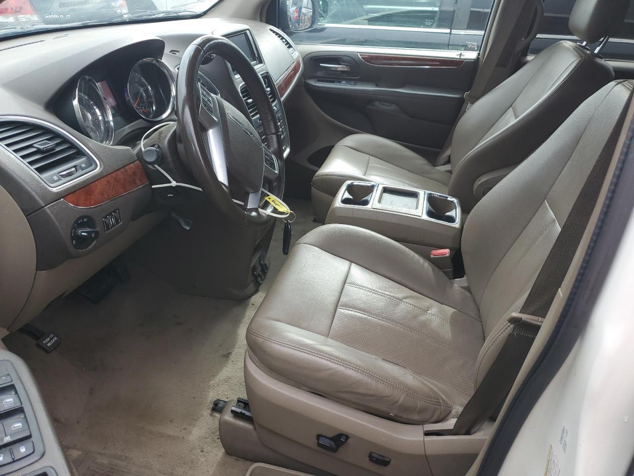 2012 Chrysler Town & Country Touring - Фото 7