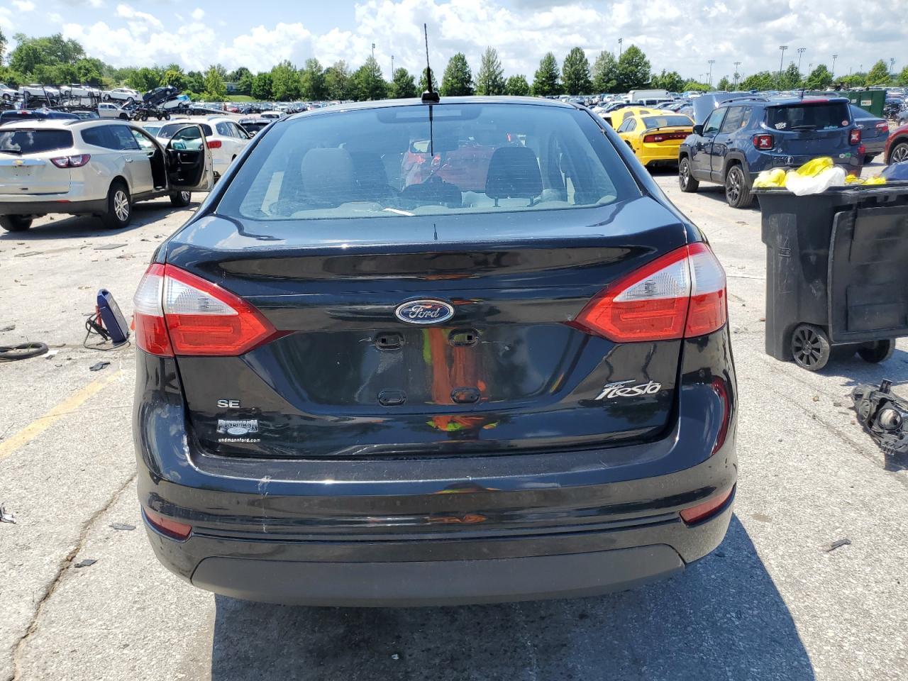 2015 Ford Fiesta Se - Фото 6