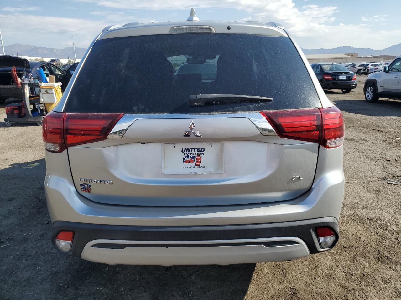 2020 Mitsubishi Outlander Se - Фото 6