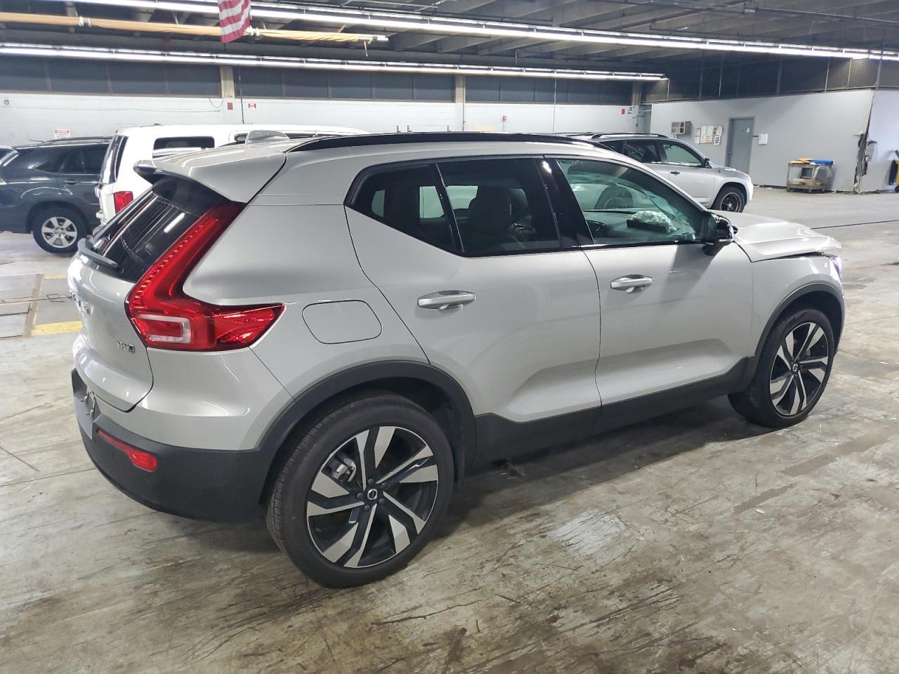 2024 Volvo Xc40 Plus - Фото 3