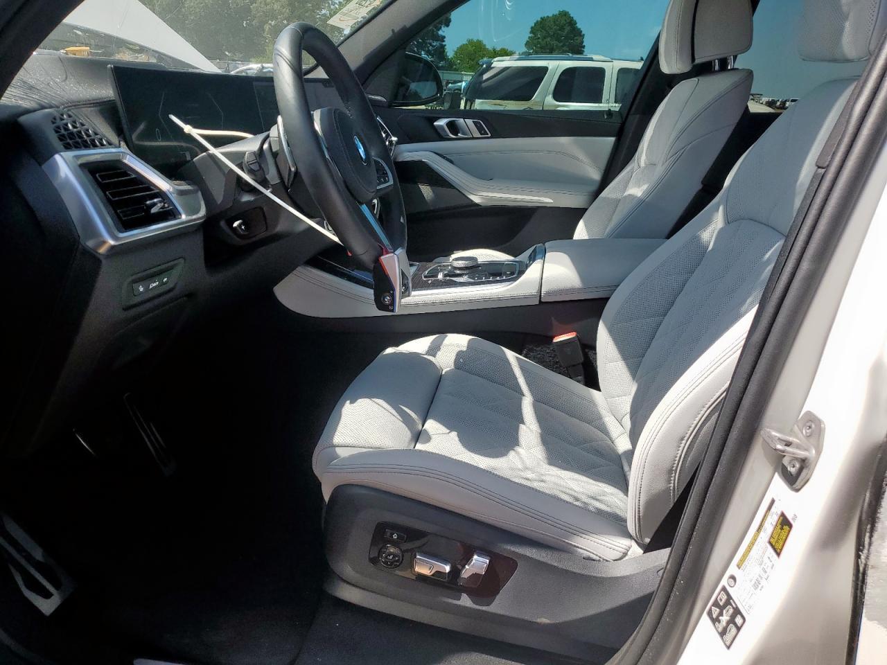 2025 BMW X5 xDrive40I - Image 7