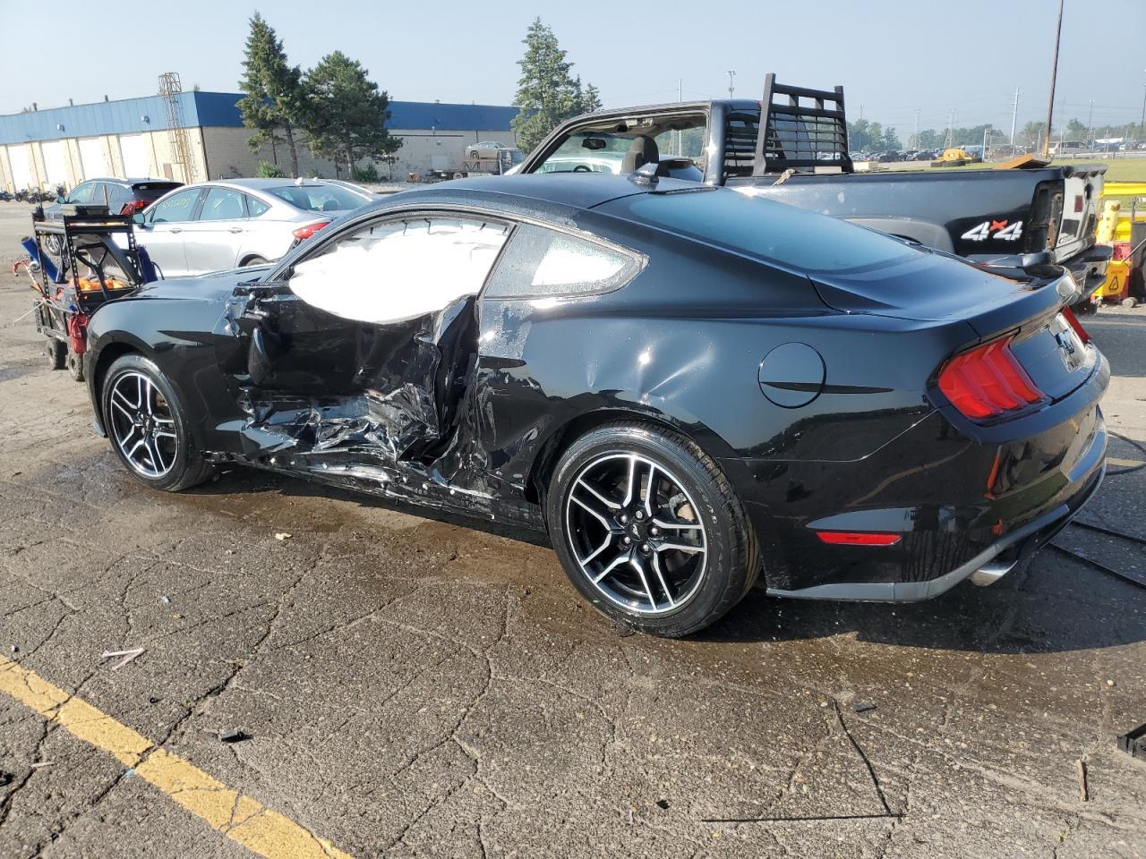 2021 Ford Mustang - Фото 2