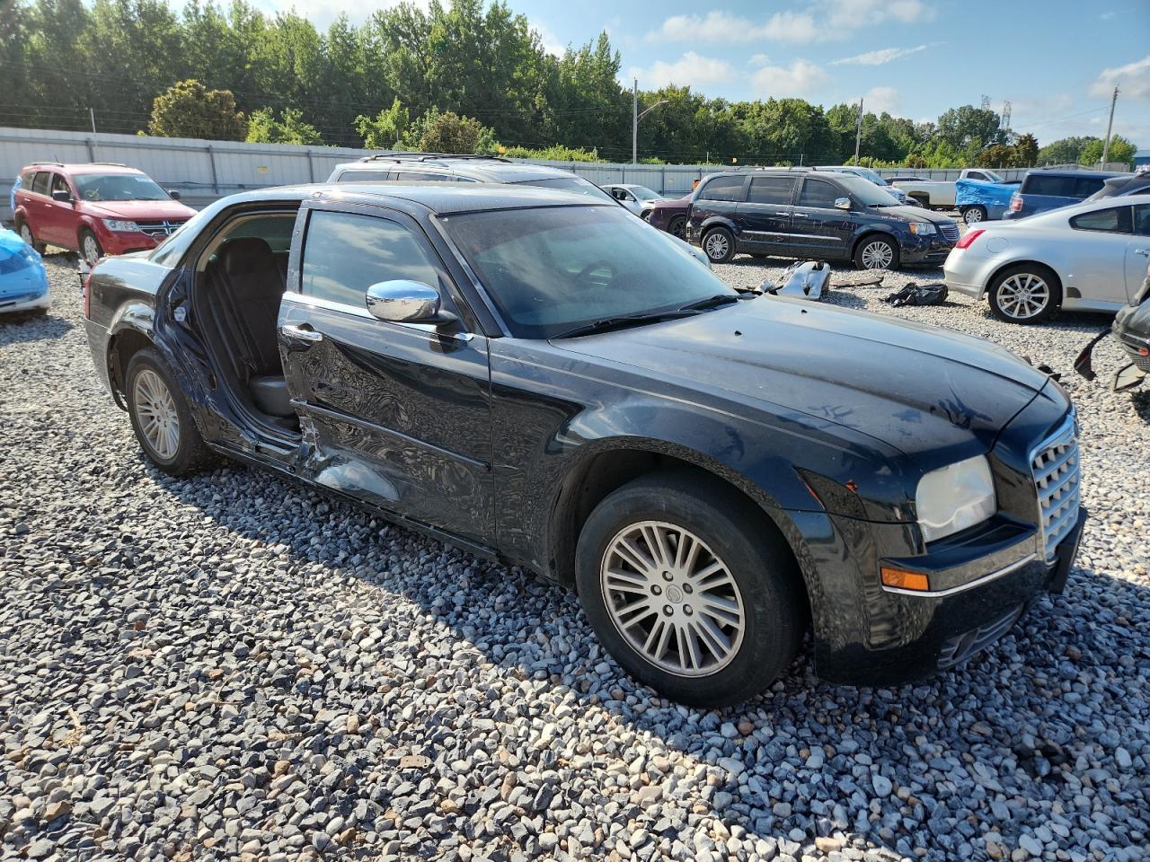2010 Chrysler 300 Touring - Image 4